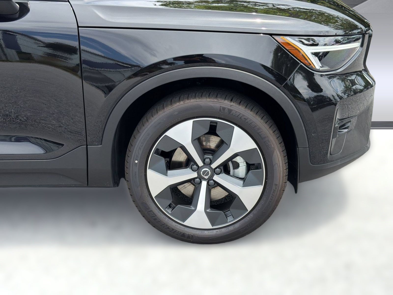 New 2026 Volvo XC40 B4 Plus w/ Climate Package FWD image 12