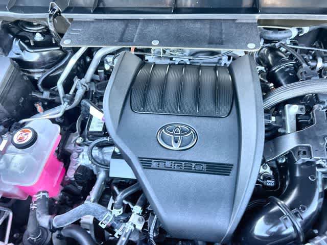 Used 2024 Toyota Highlander LE FWD image 10