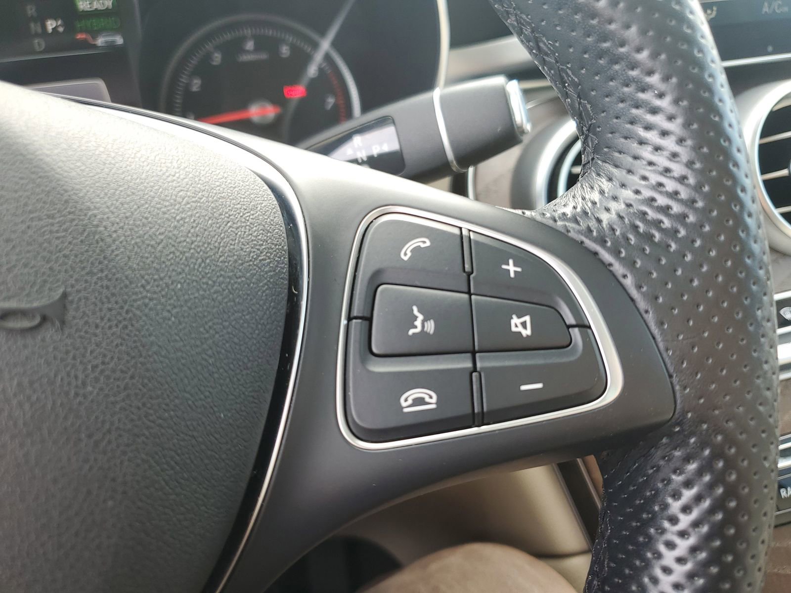 Used 2019 Mercedes-Benz GLC 350e 4MATIC image 24