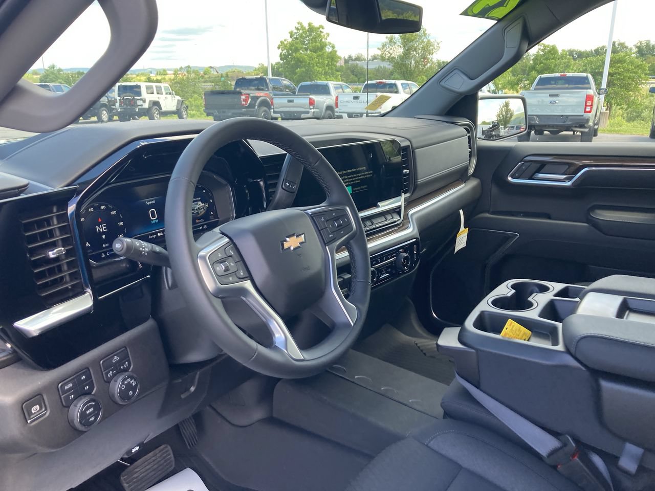 New 2024 Chevrolet Silverado 1500 LT w/ Z71 Off-Road Package AWD/4WD image 25