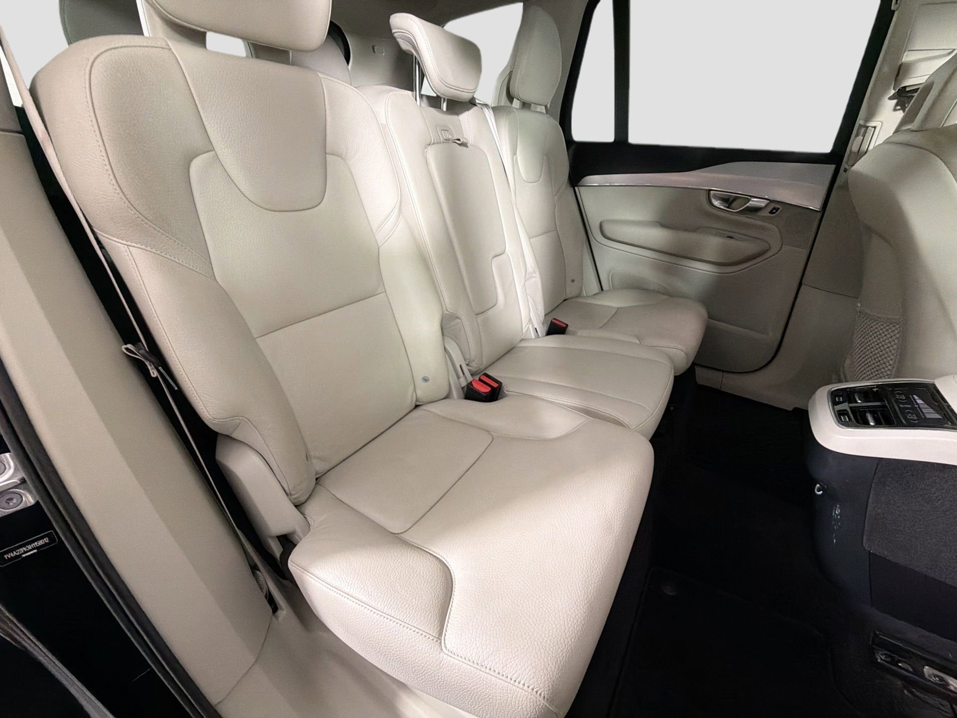 Used 2017 Volvo XC90 T6 Momentum w/ Vision Package image 29