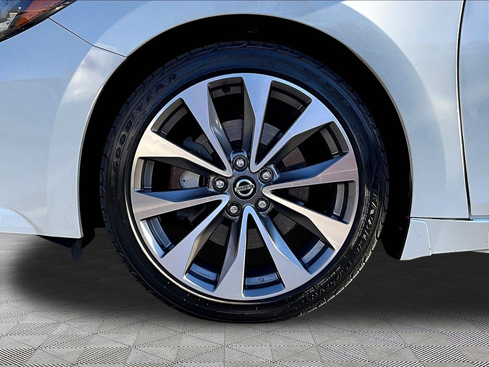 Used 2019 Nissan Maxima Platinum w/ Illumination Package FWD image 34