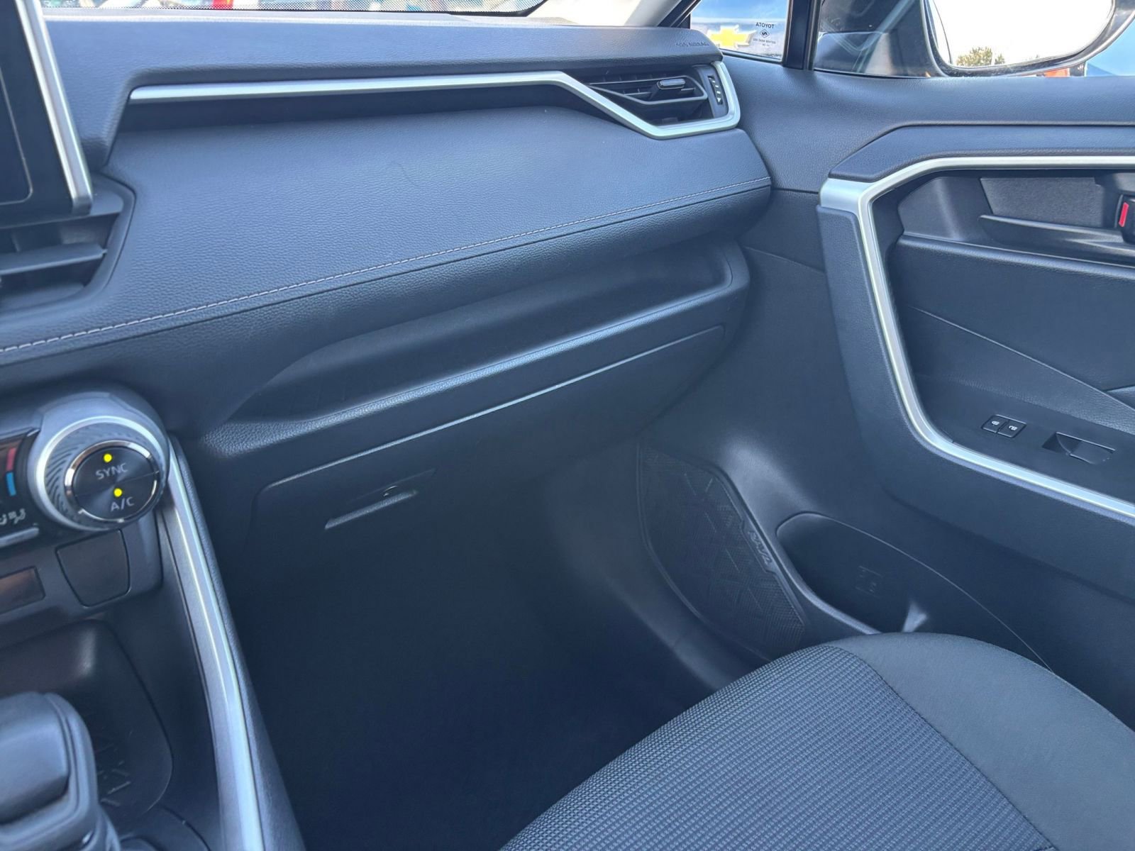 Used 2025 Toyota RAV4 LE image 34