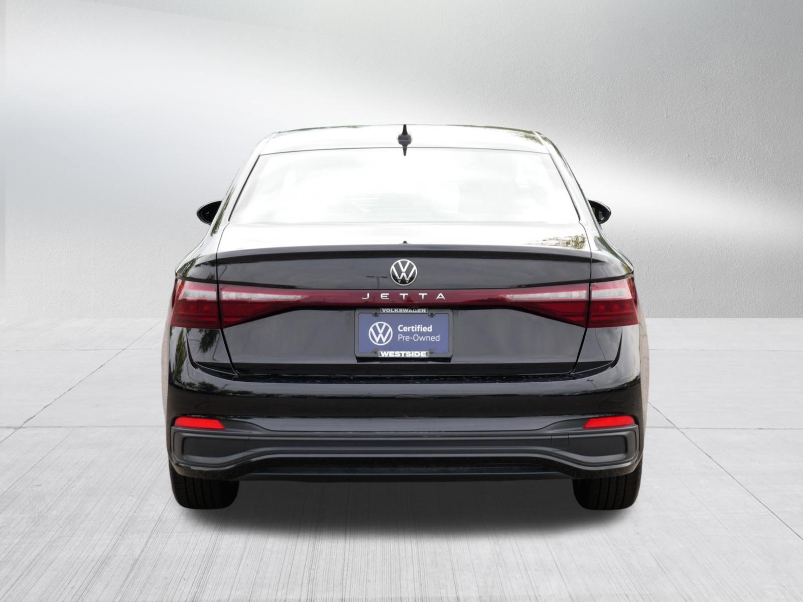 Certified 2025 Volkswagen Jetta Sport FWD image 6