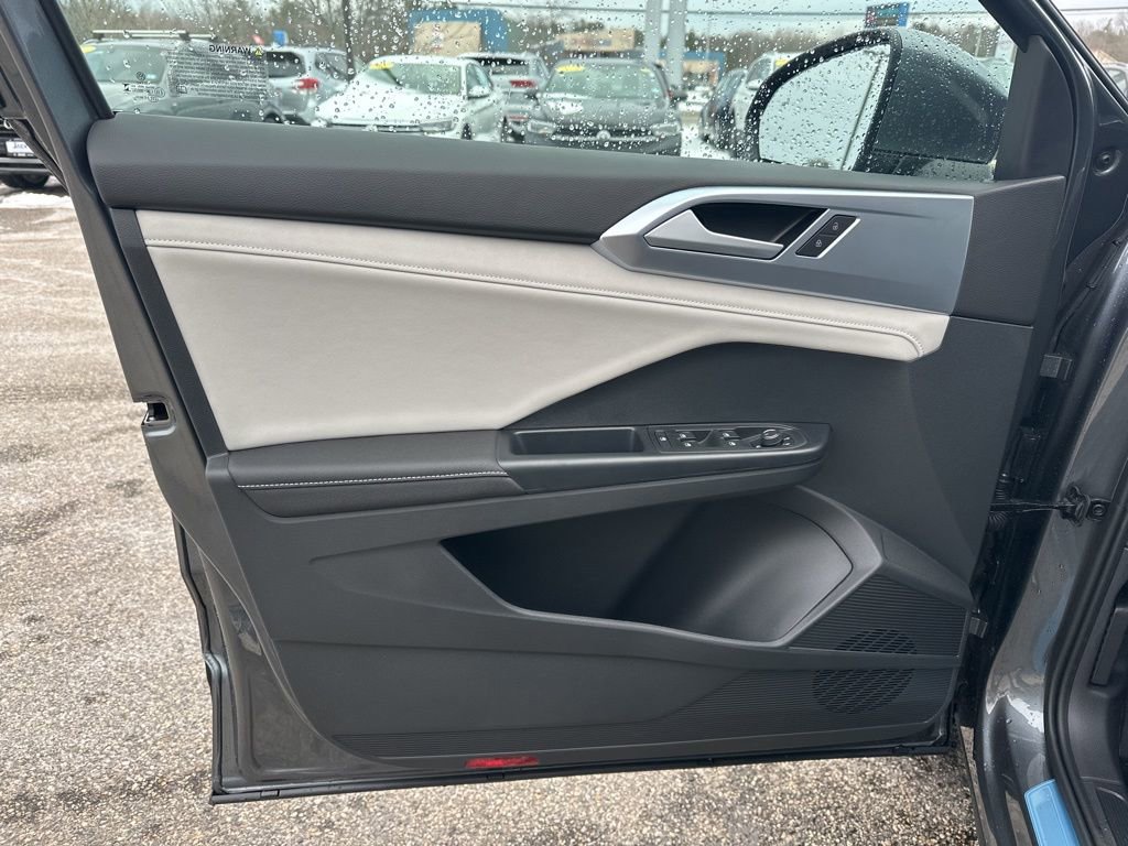 New 2026 Volkswagen Taos SE image 10