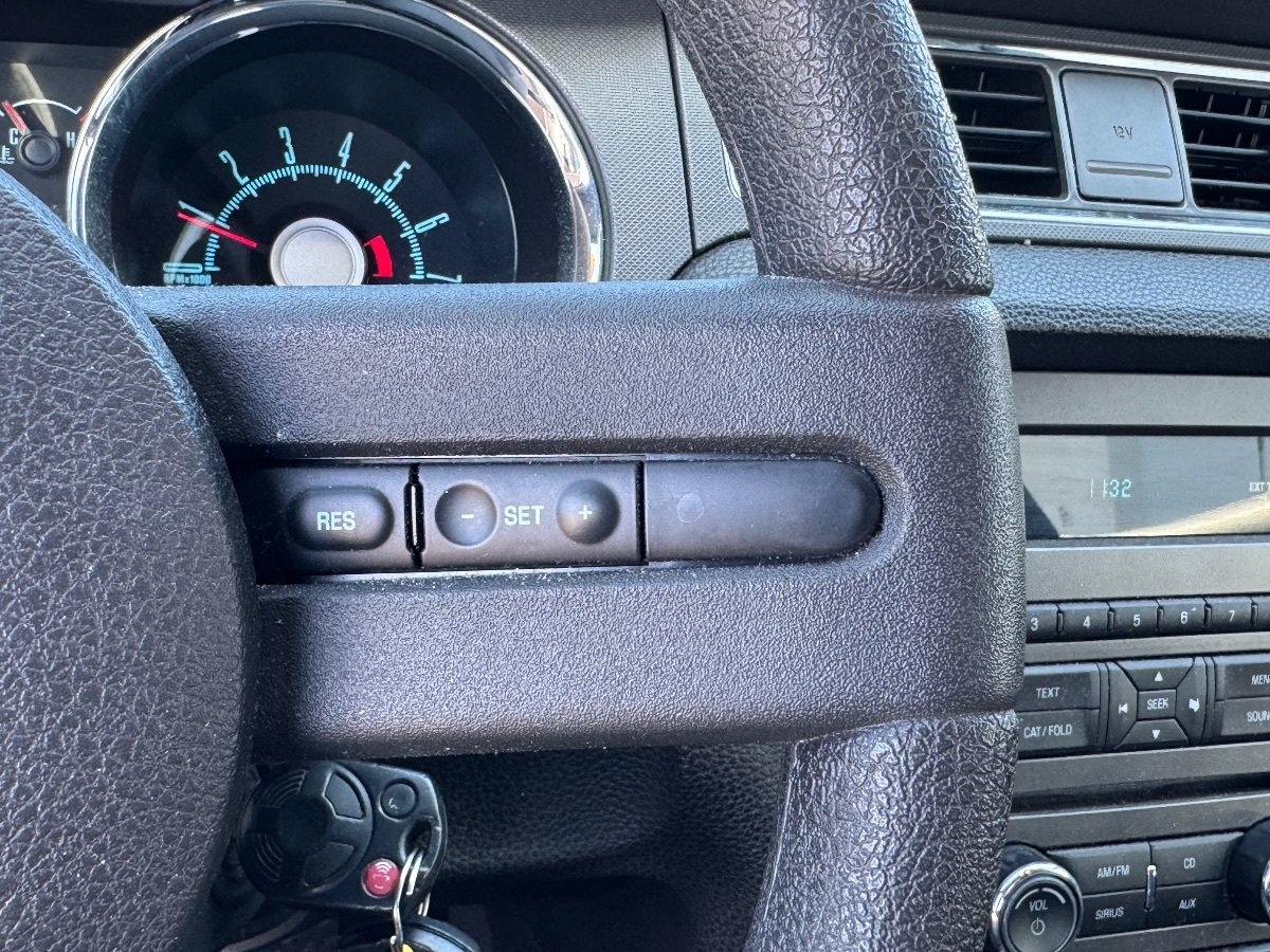 Used 2010 Ford Mustang Coupe RWD image 20