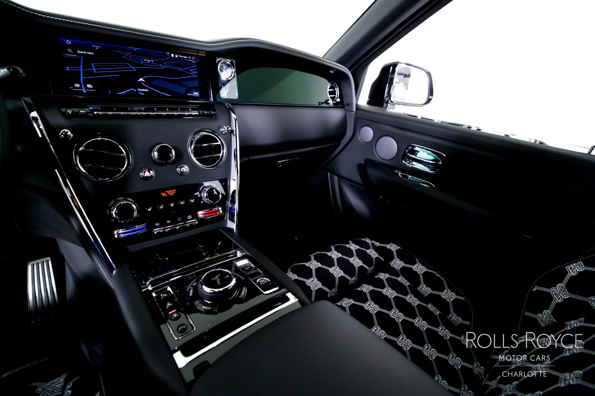 Used 2026 Rolls-Royce Cullinan AWD/4WD image 14