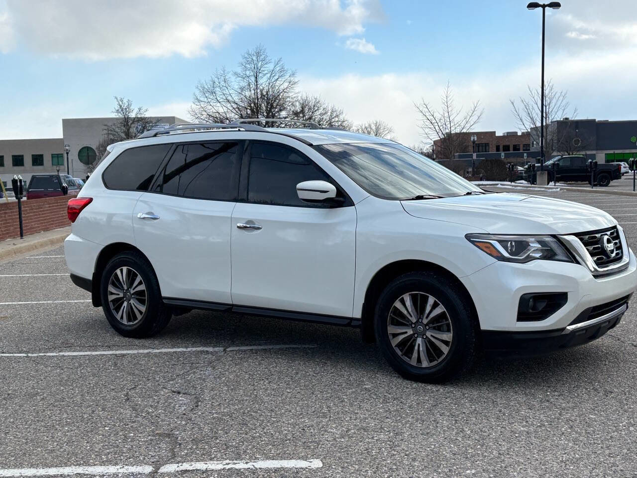 Used 2020 Nissan Pathfinder SV image 10