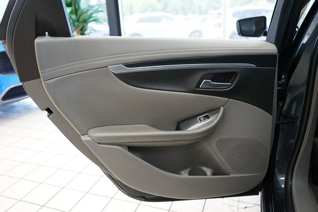 Used 2018 Chevrolet Impala LT FWD image 42