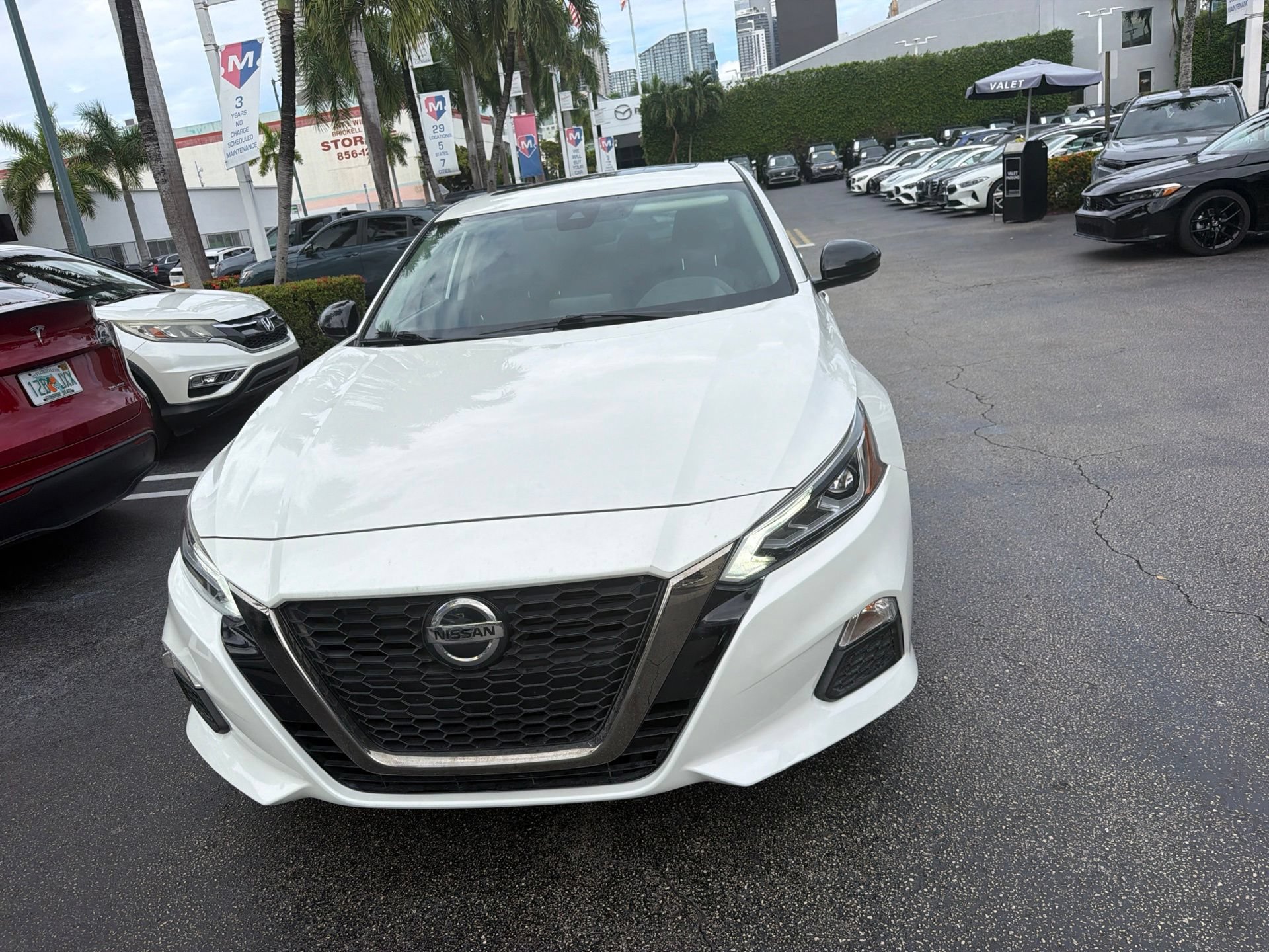 Used 2021 Nissan Altima 2.5 SR w/ SR Premium Package FWD image 2