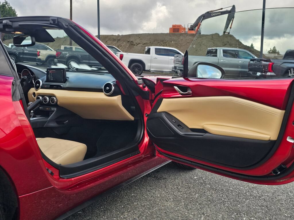 Used 2019 MAZDA MX-5 Miata RF Grand Touring w/ GT-S Package RWD image 27