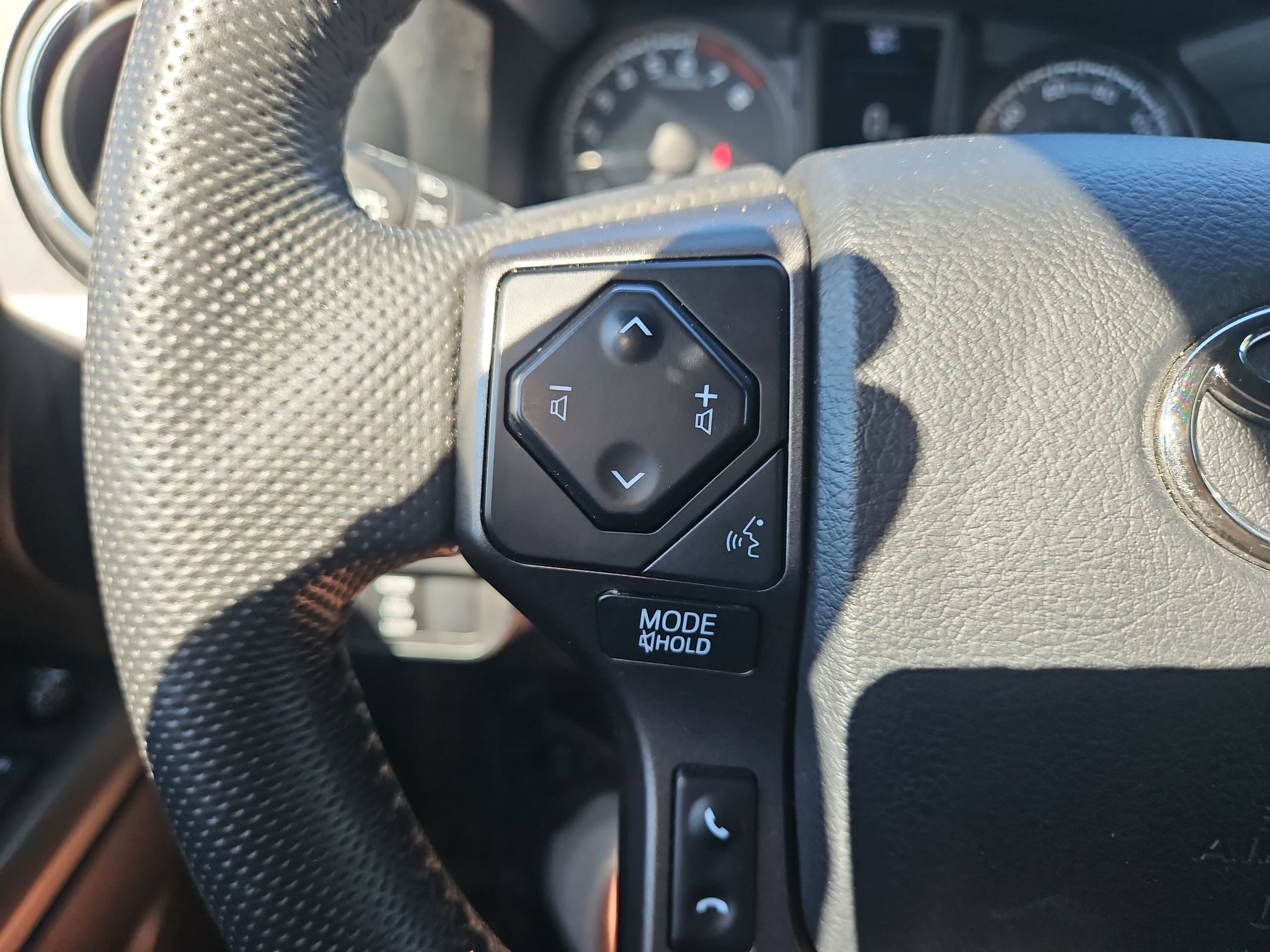 Used 2023 Toyota Tacoma TRD Off-Road w/ Technology Package AWD/4WD image 27