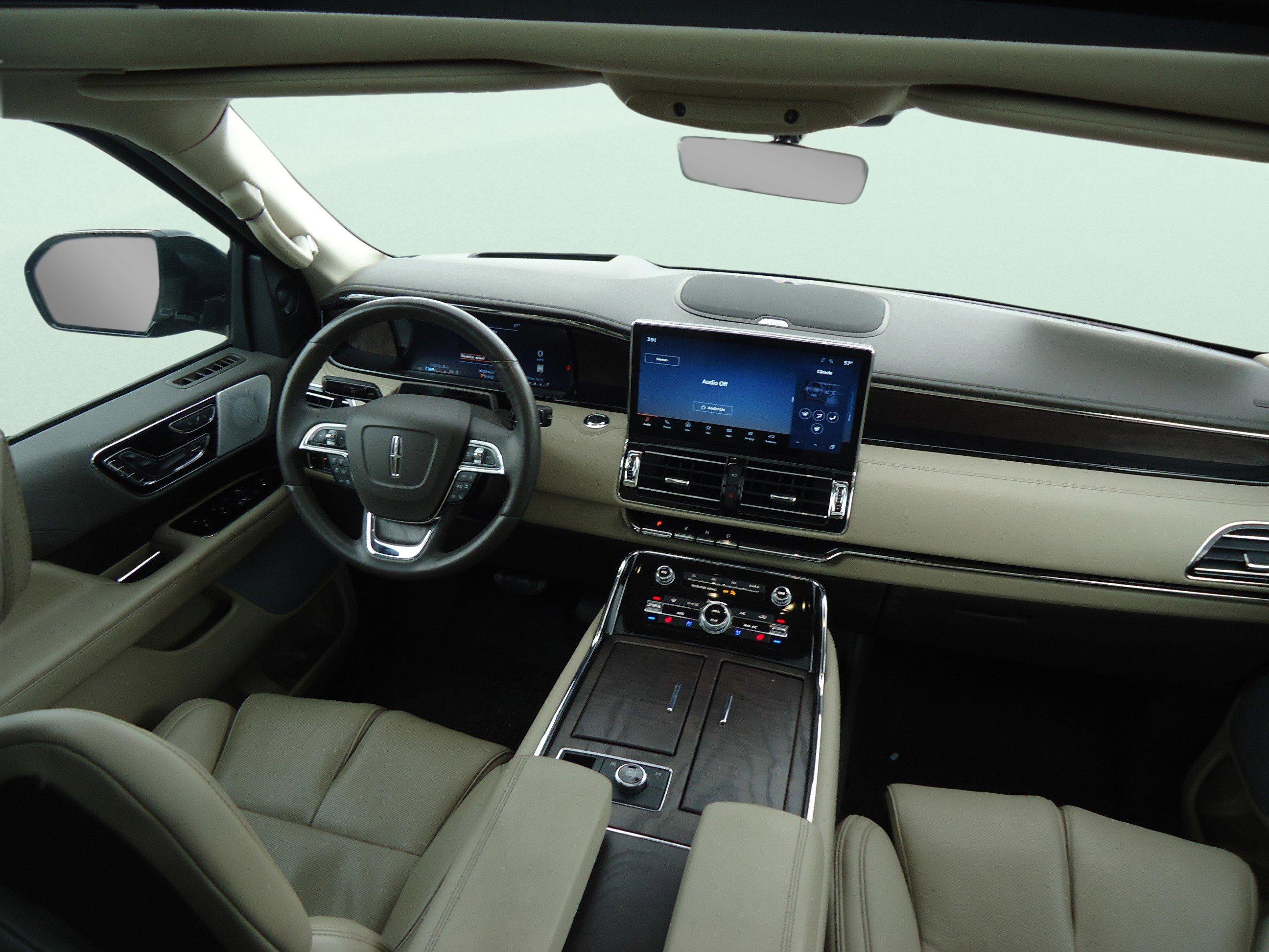 Certified 2024 Lincoln Navigator Reserve AWD/4WD image 10