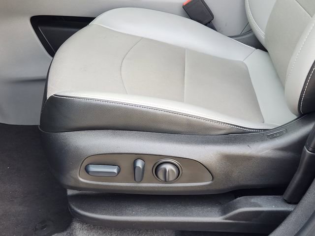 Used 2024 GMC Terrain SLT image 25