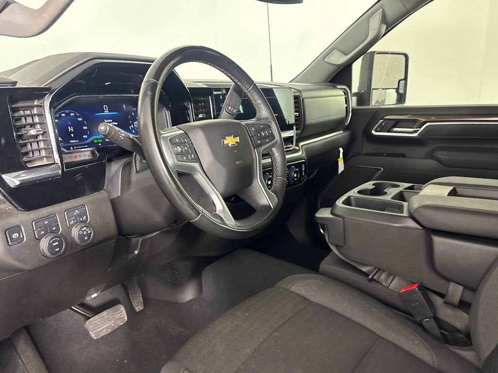 Used 2025 Chevrolet Silverado 2500 LT w/ Convenience Package AWD/4WD image 10