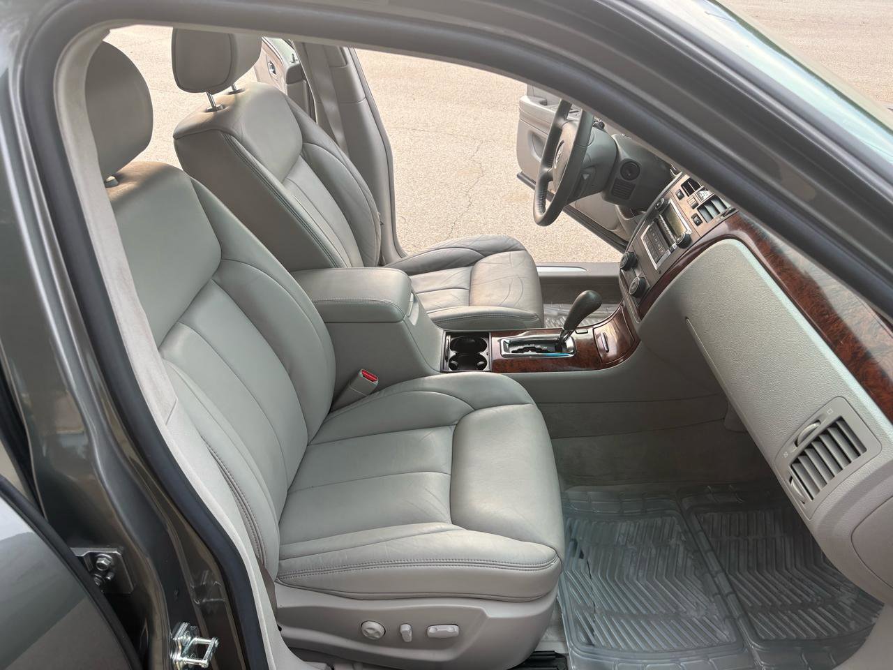Used 2006 Cadillac DTS FWD image 36