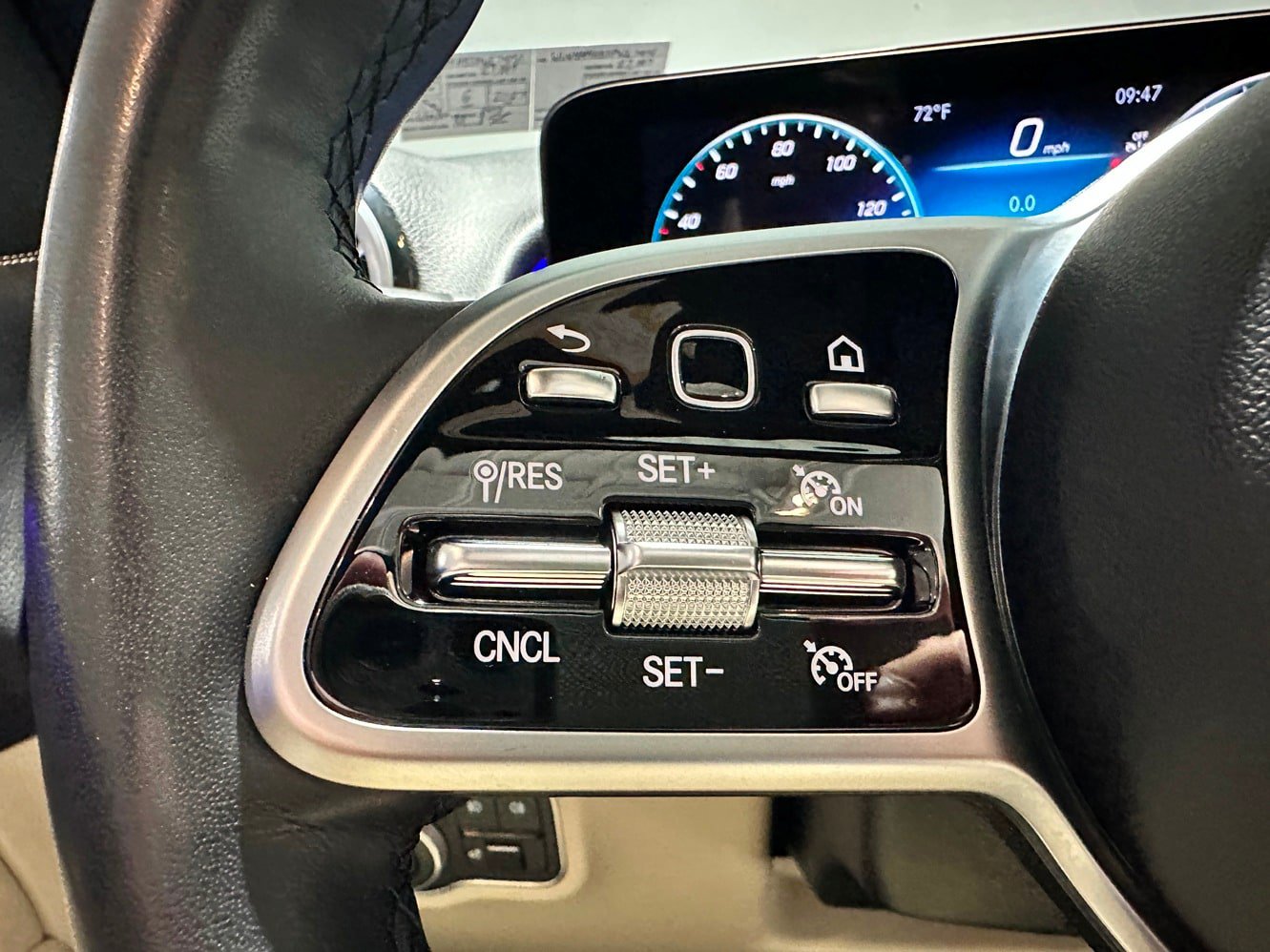 Certified 2023 Mercedes-Benz GLB 250 4MATIC image 18