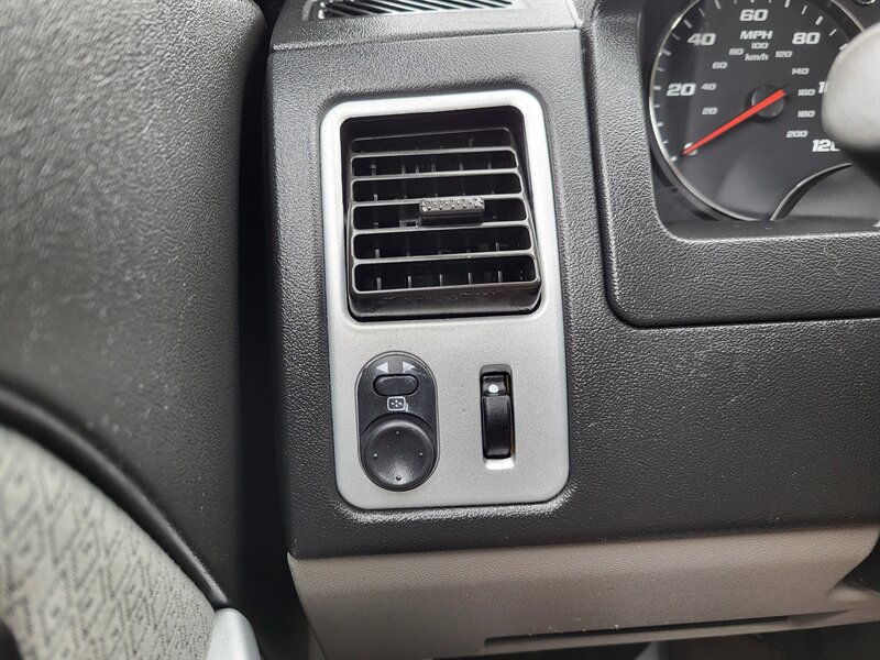 Used 2009 Chevrolet Equinox LT AWD/4WD image 20