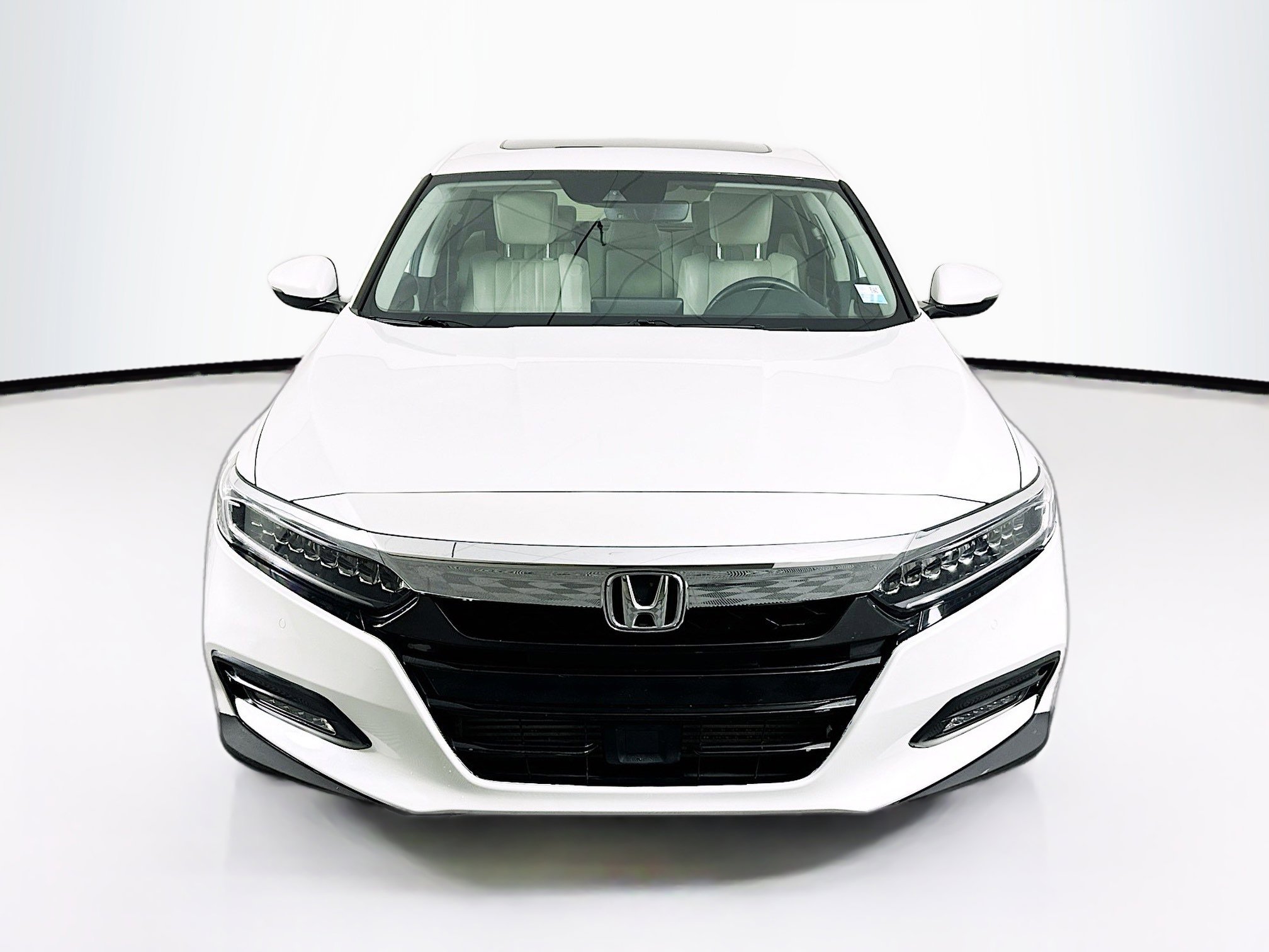 Used 2018 Honda Accord Touring image 2