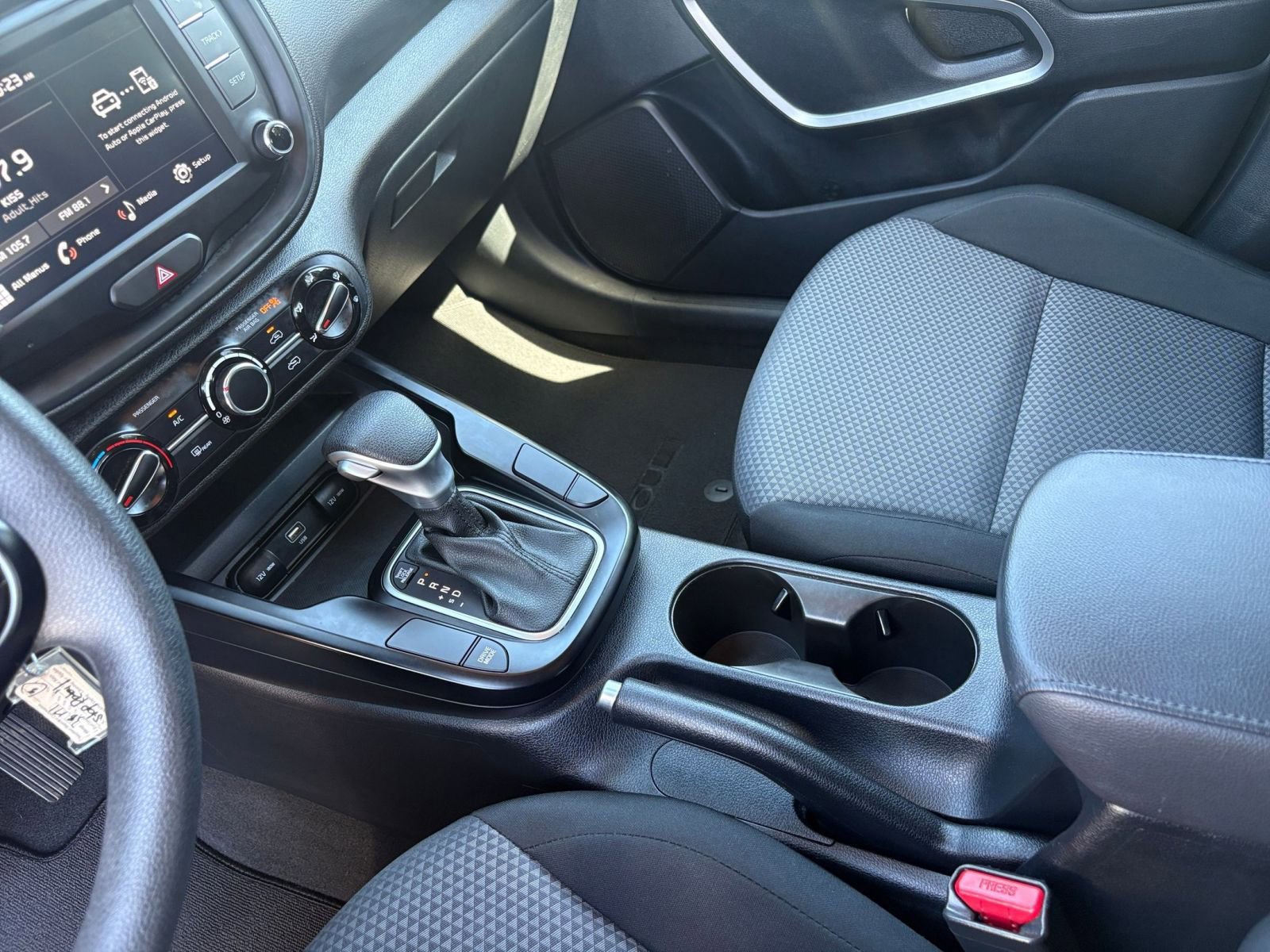 Used 2025 Kia Soul LX w/ LX Technology Package FWD image 39