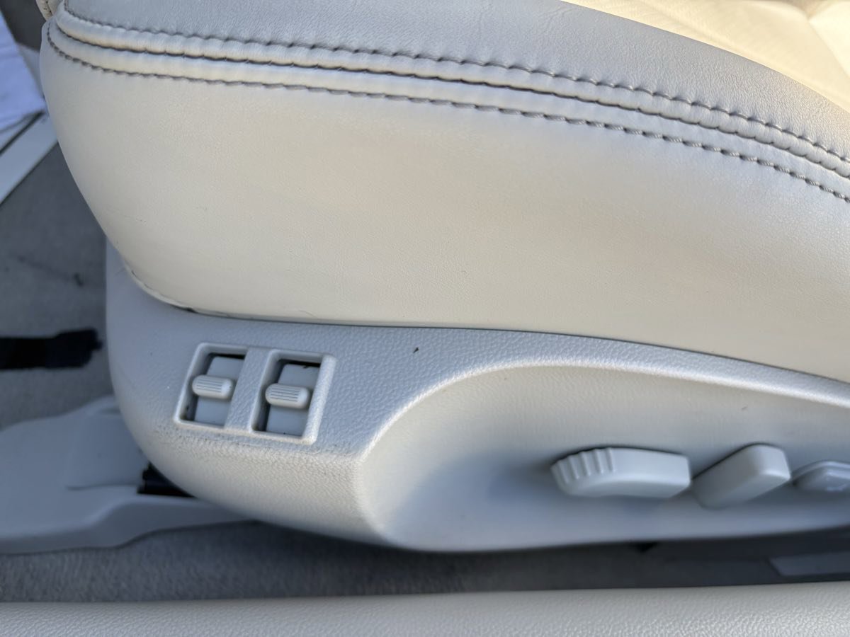 Used 2014 INFINITI Q60 Journey w/ Premium Package image 17