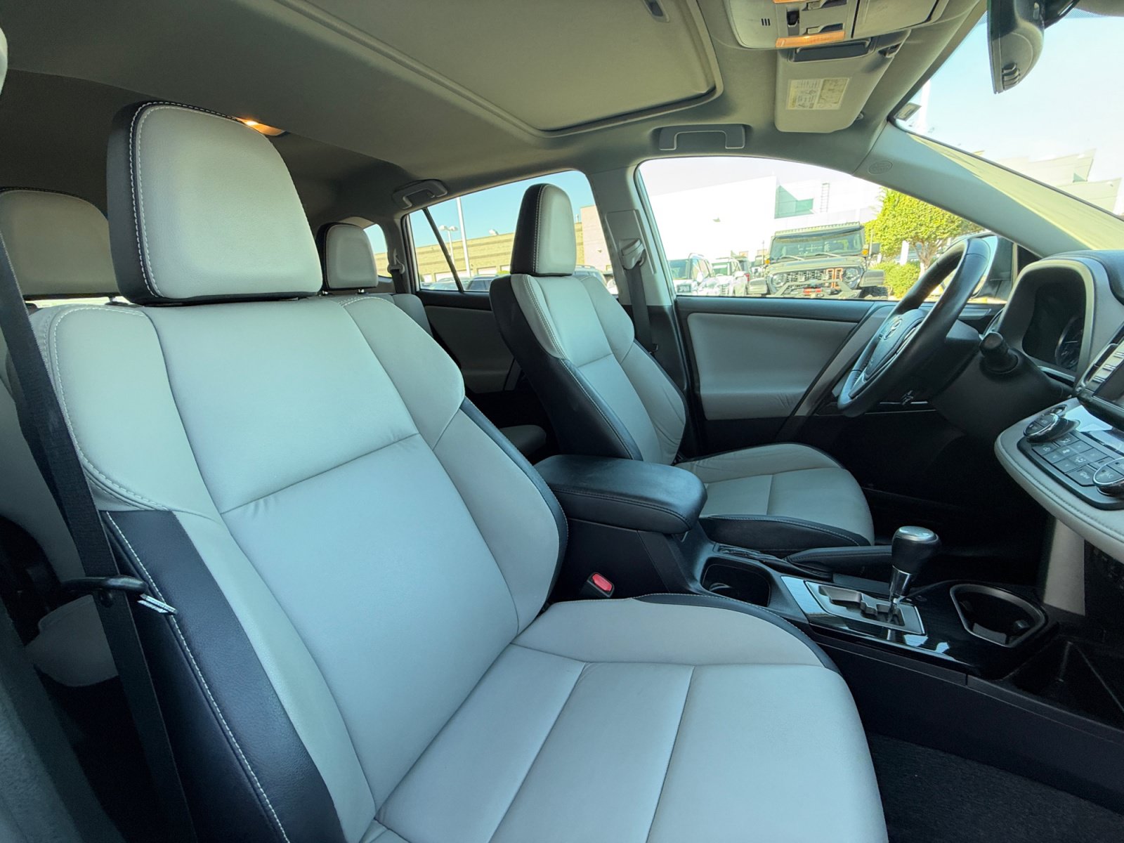 Used 2017 Toyota RAV4 Limited w/ Advanced Technology Package AWD/4WD image 19
