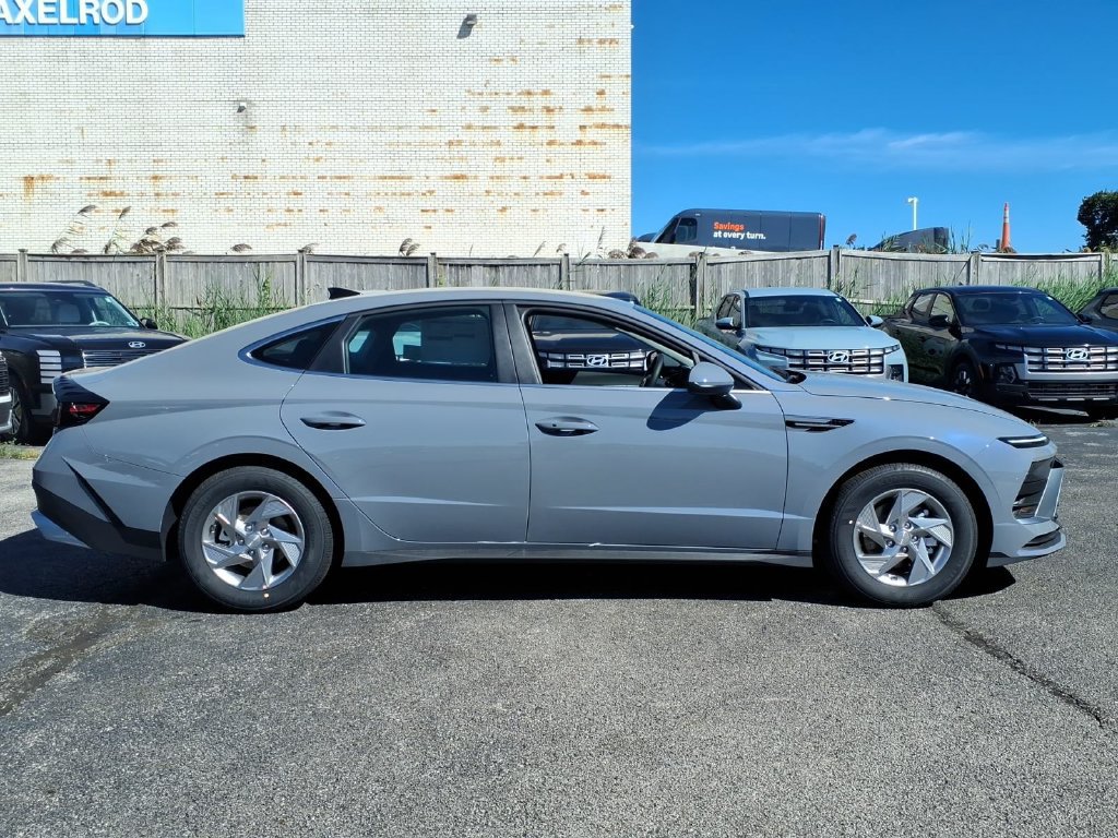 New 2026 Hyundai Sonata SE FWD image 2