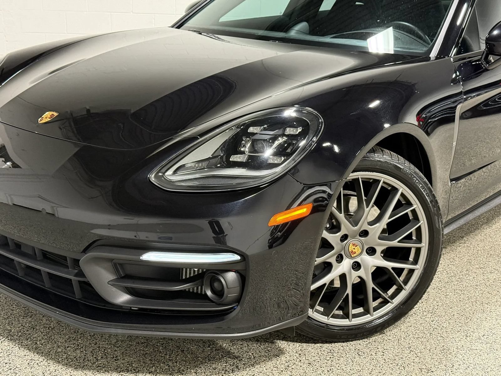 Used 2023 Porsche Panamera 4 Platinum Edition AWD/4WD image 3