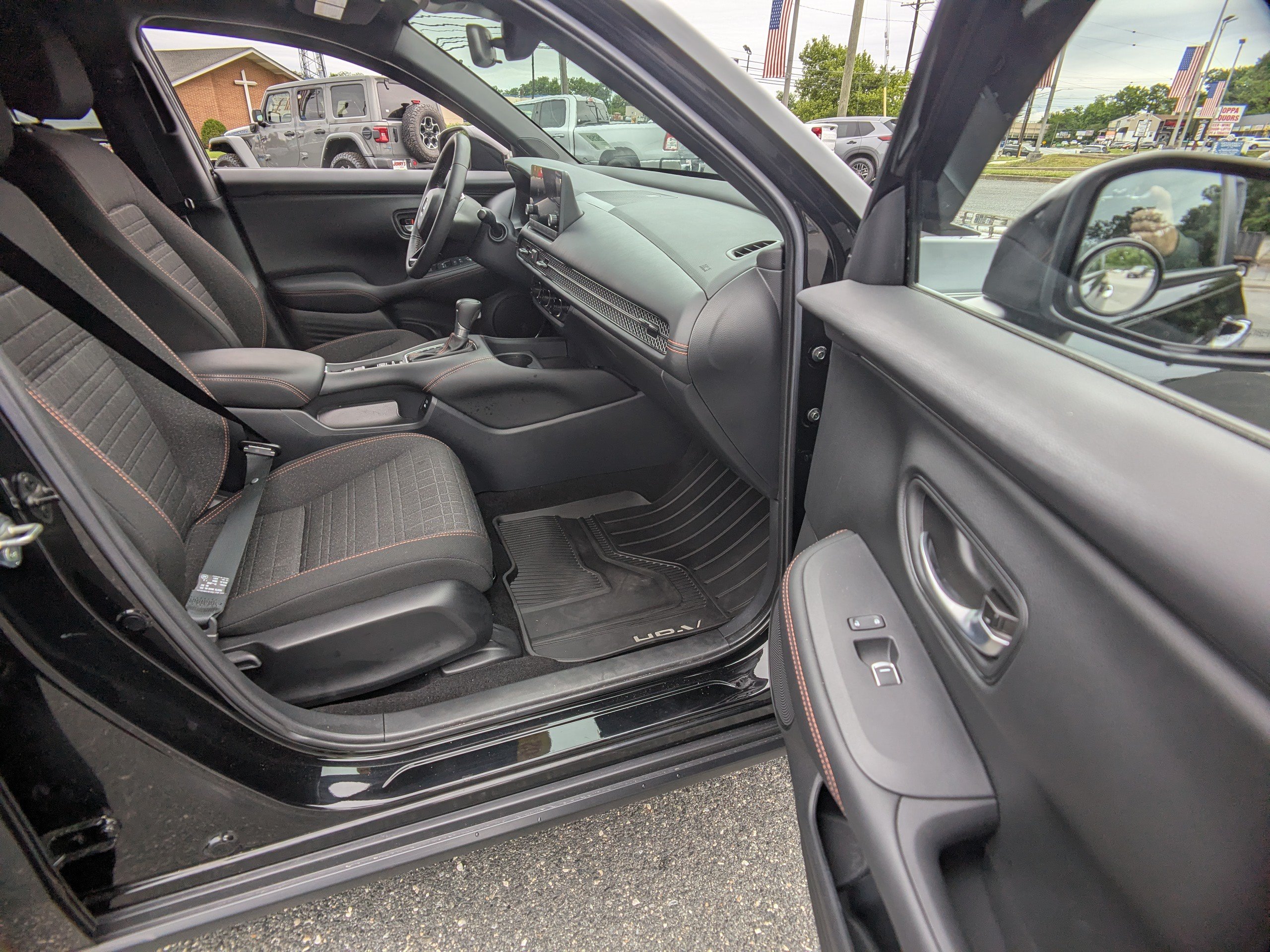 Used 2025 Honda HR-V Sport image 12