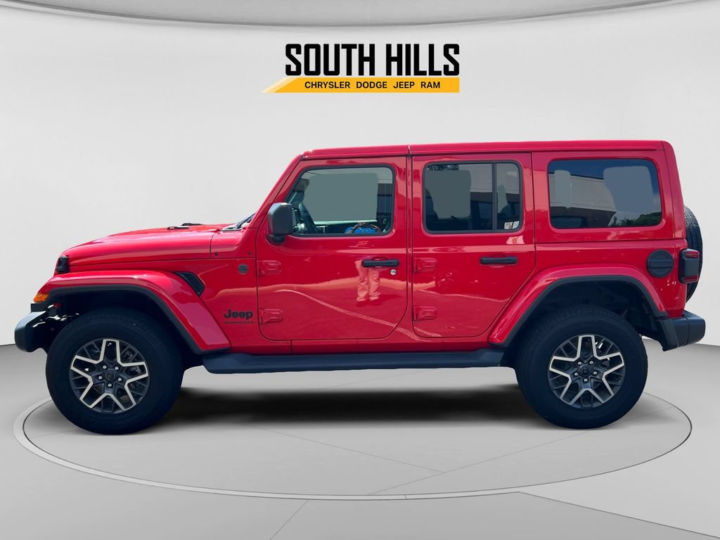 Used 2025 Jeep Wrangler Unlimited Sahara w/ Technology Group AWD/4WD image 2