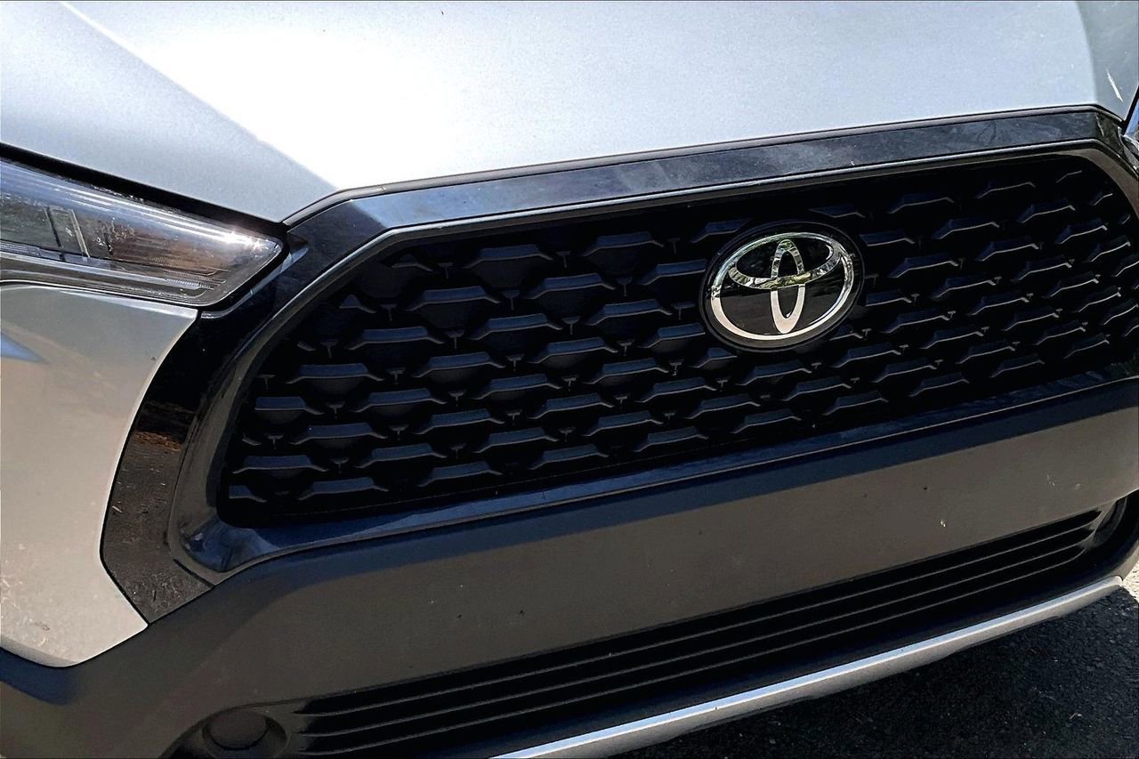 Used 2023 Toyota Corolla Cross L image 32