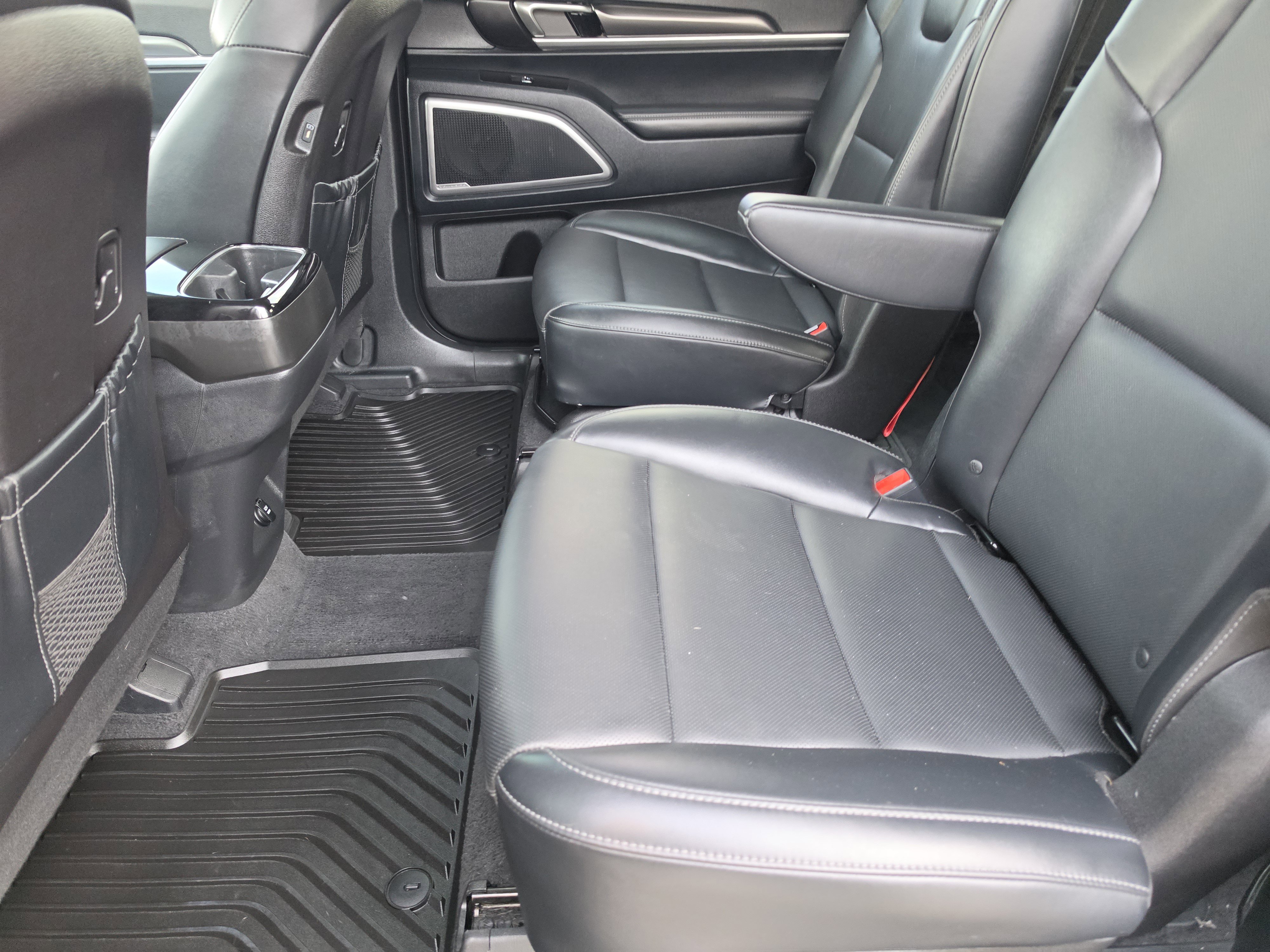 Used 2024 Kia Telluride S w/ S Sunroof Package image 8