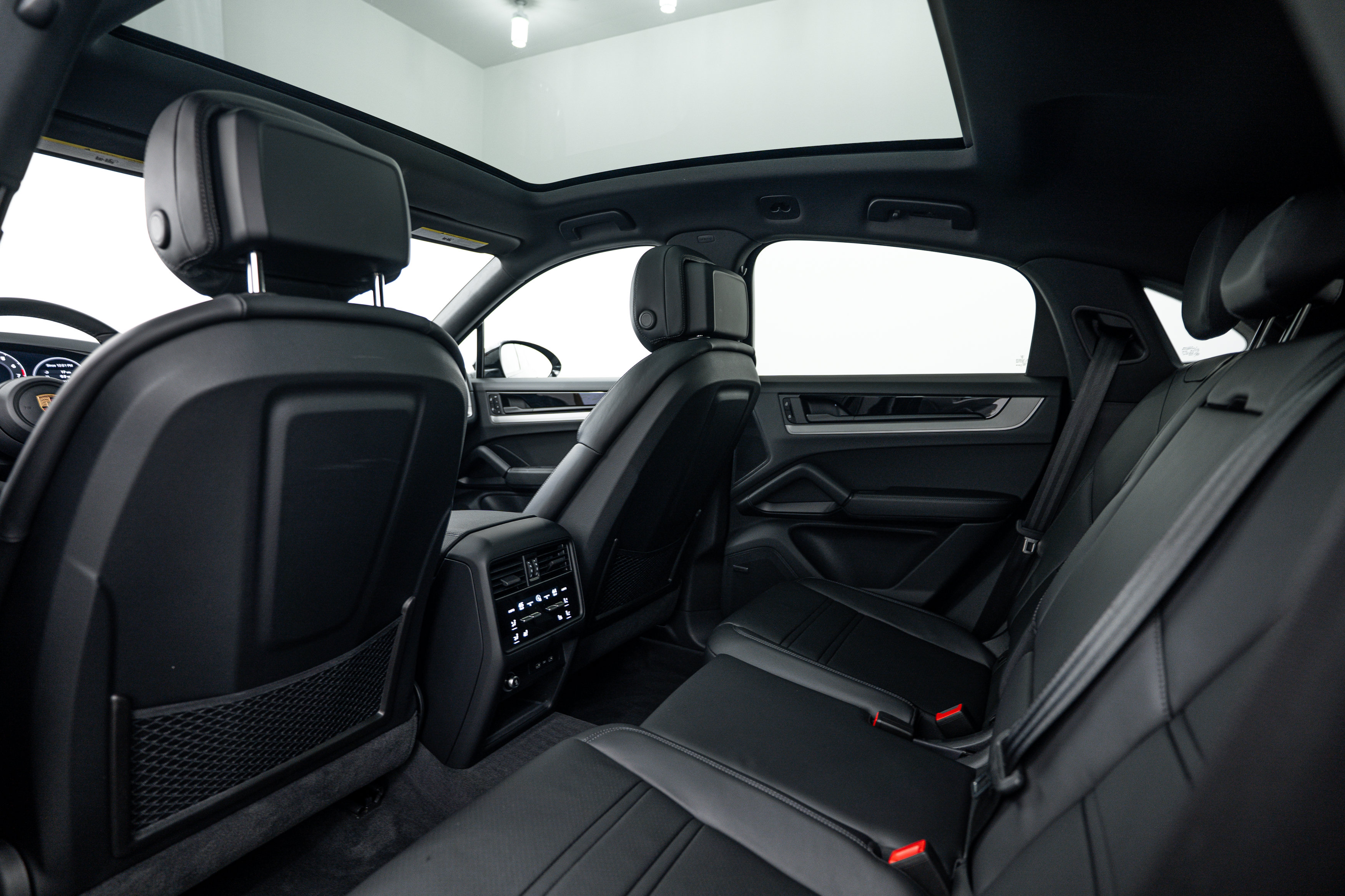 Certified 2026 Porsche Cayenne Coupe AWD/4WD image 25