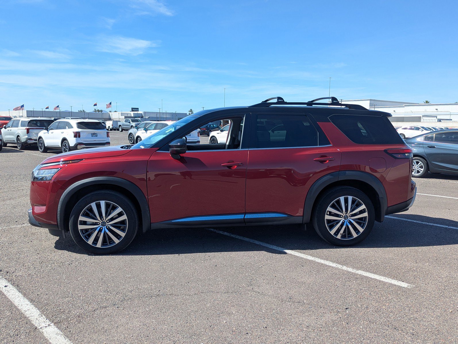 Used 2022 Nissan Pathfinder Platinum w/ Cargo Package image 2