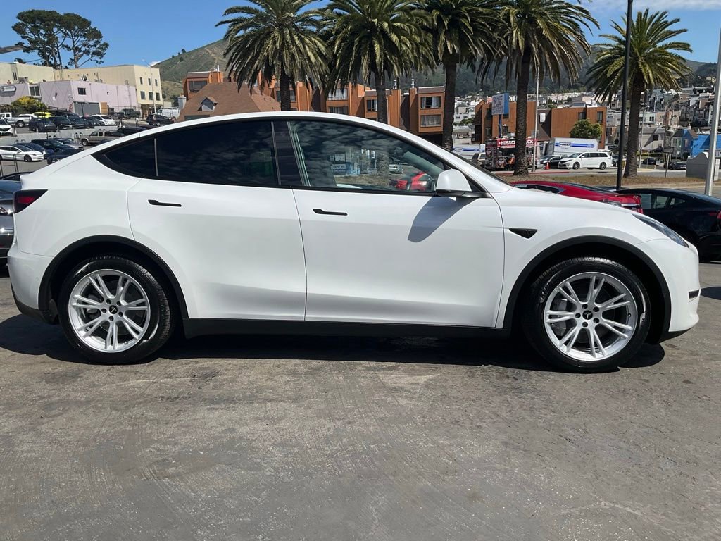 Used 2021 Tesla Model Y Long Range image 3