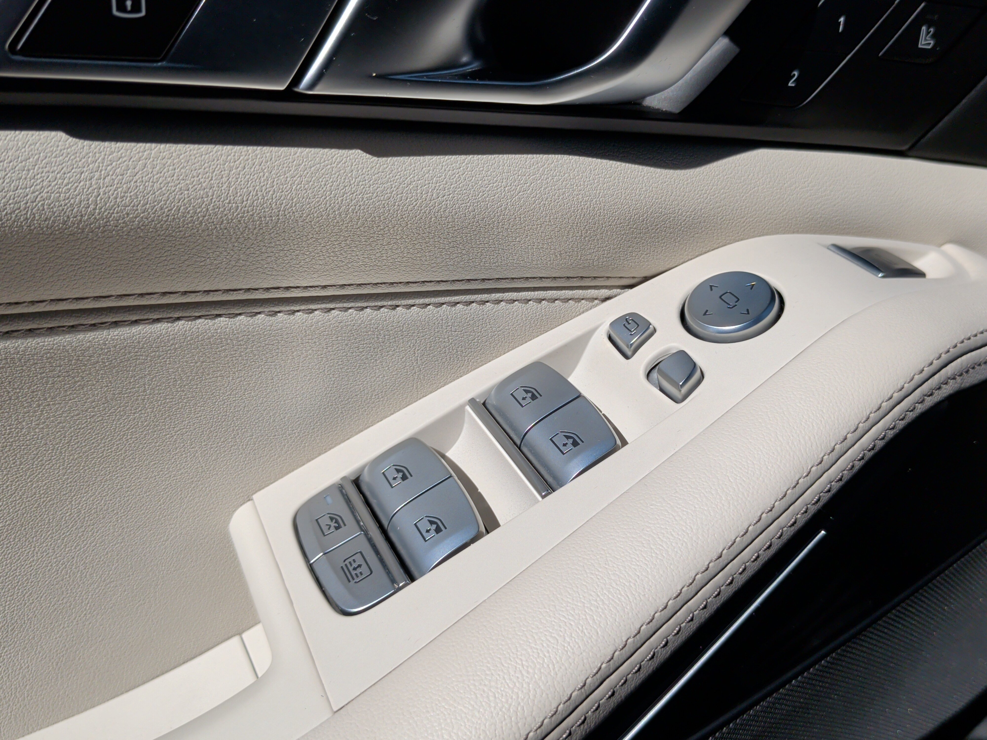 Certified 2024 BMW X7 M60i w/ Executive Package image 30