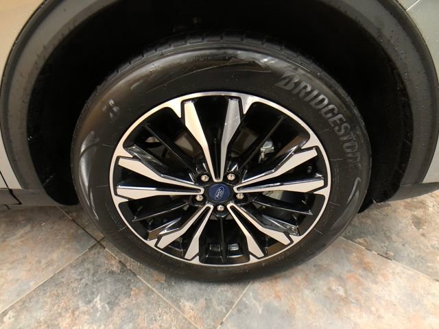 Certified 2022 Ford Escape SEL w/ SEL Stealth AWD Package image 9