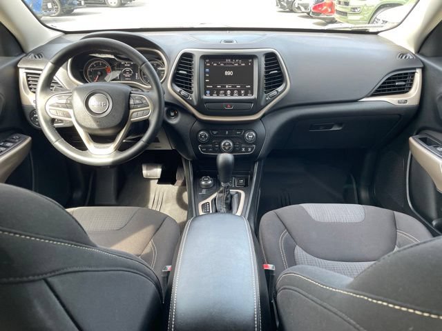 Used 2017 Jeep Cherokee Latitude w/ Comfort/Convenience Group AWD/4WD image 21