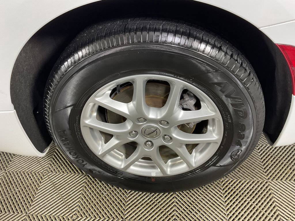 Used 2022 Chrysler Voyager LX image 6