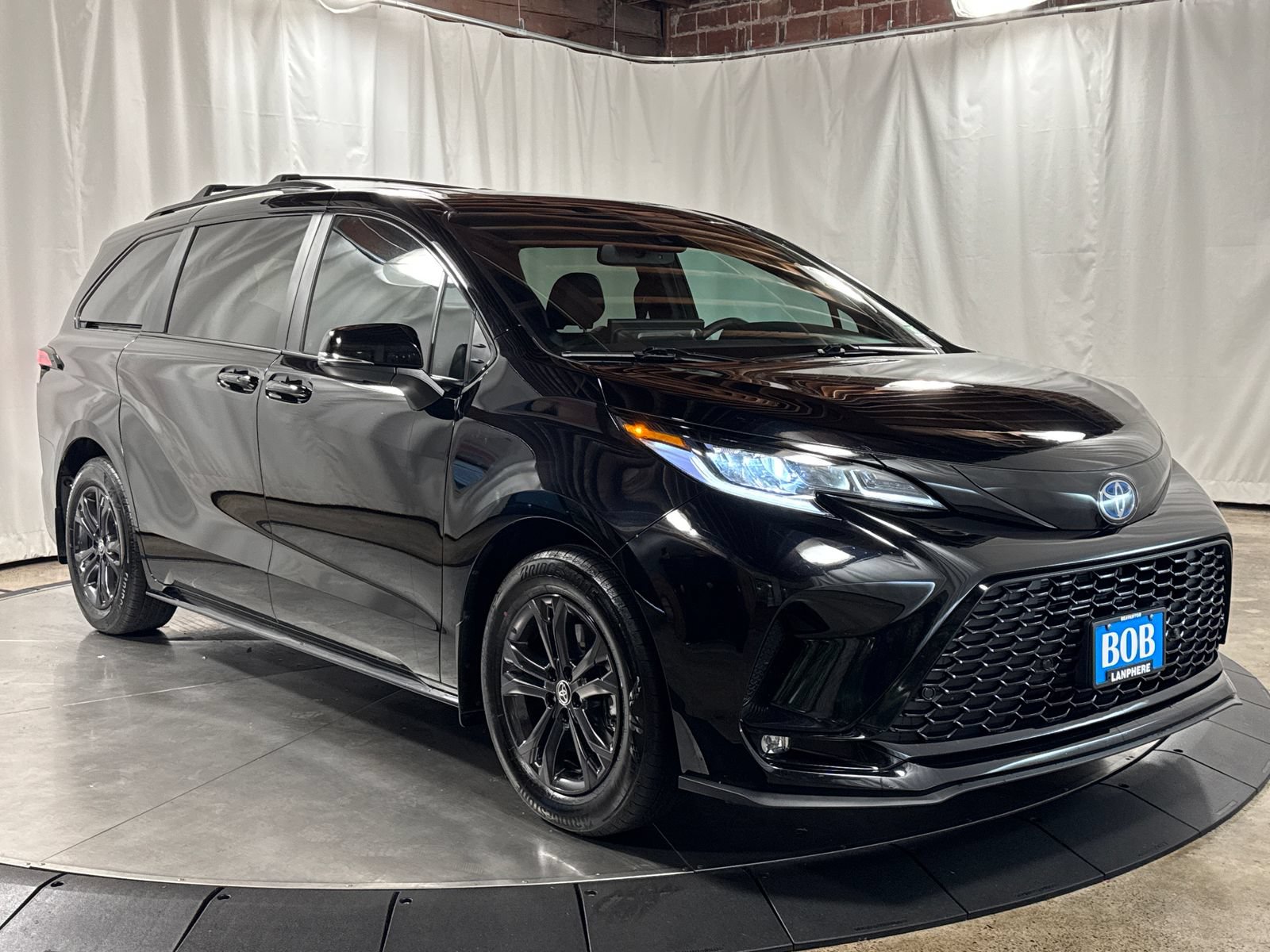 Used 2025 Toyota Sienna XSE w/ XSE Premium Package AWD/4WD image 7