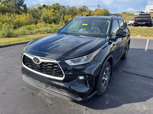 Used 2021 Toyota Highlander XLE AWD/4WD image 7