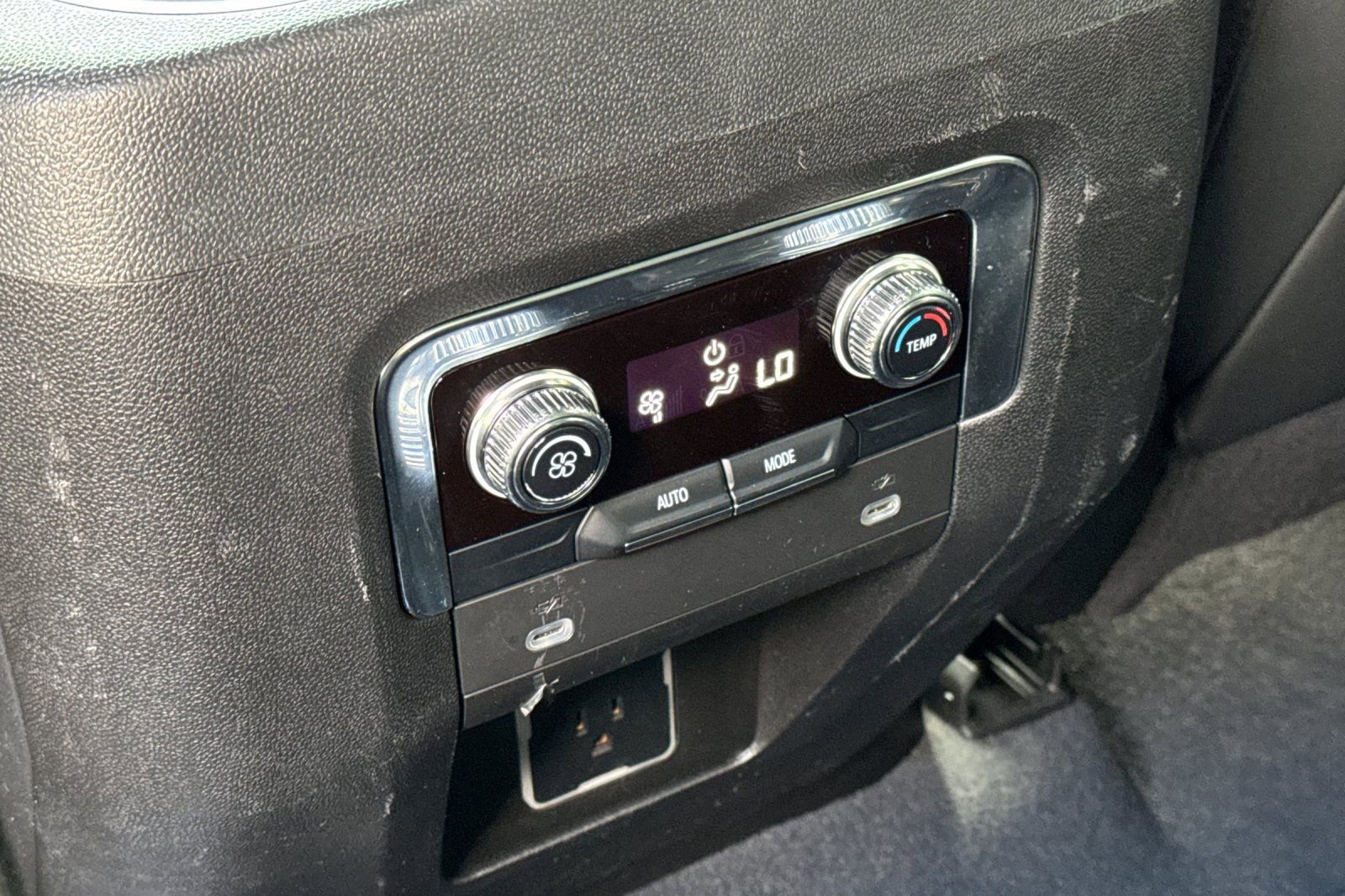 Used 2024 GMC Yukon SLT image 43