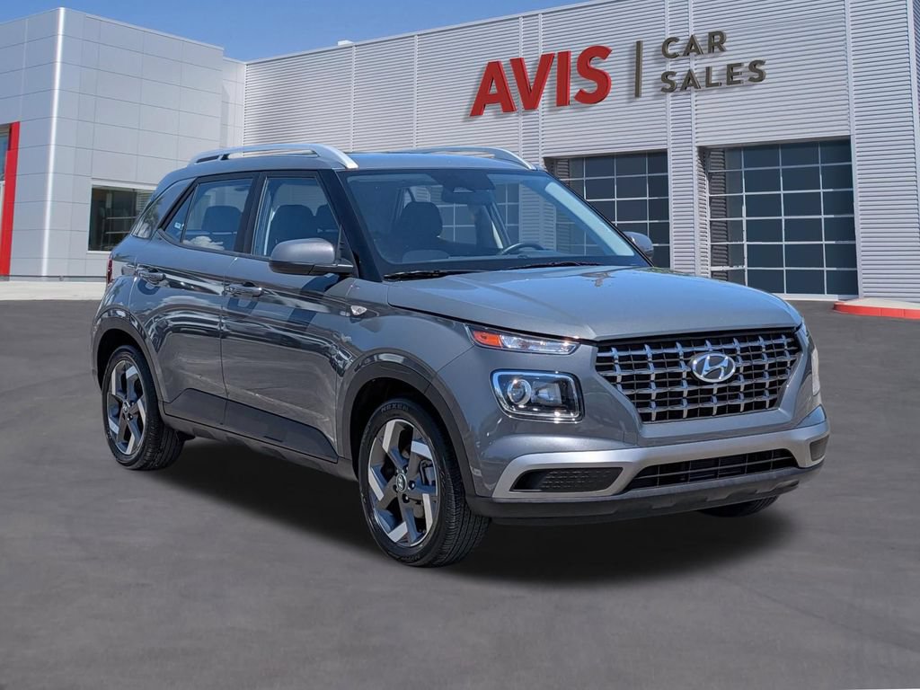 Used 2025 Hyundai Venue SEL FWD image 3