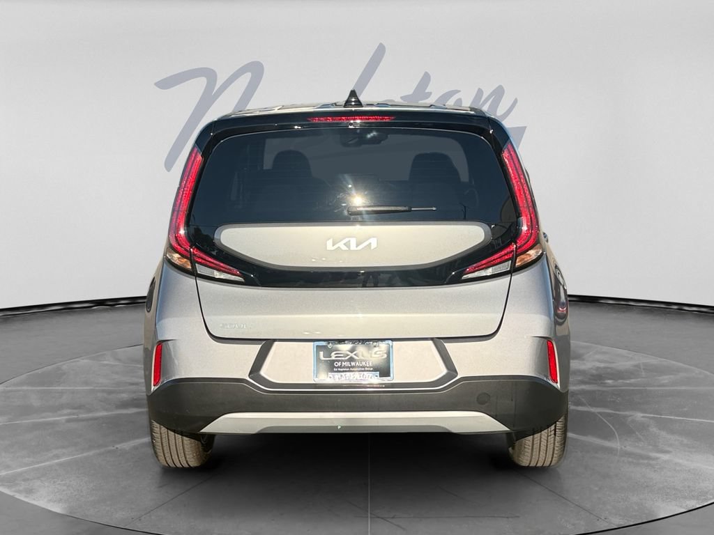Used 2025 Kia Soul LX w/ LX Technology Package FWD image 7