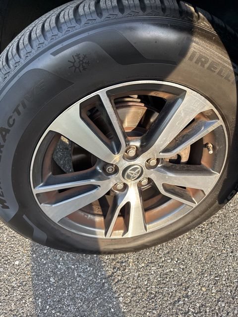 Used 2018 Toyota RAV4 XLE AWD/4WD image 10