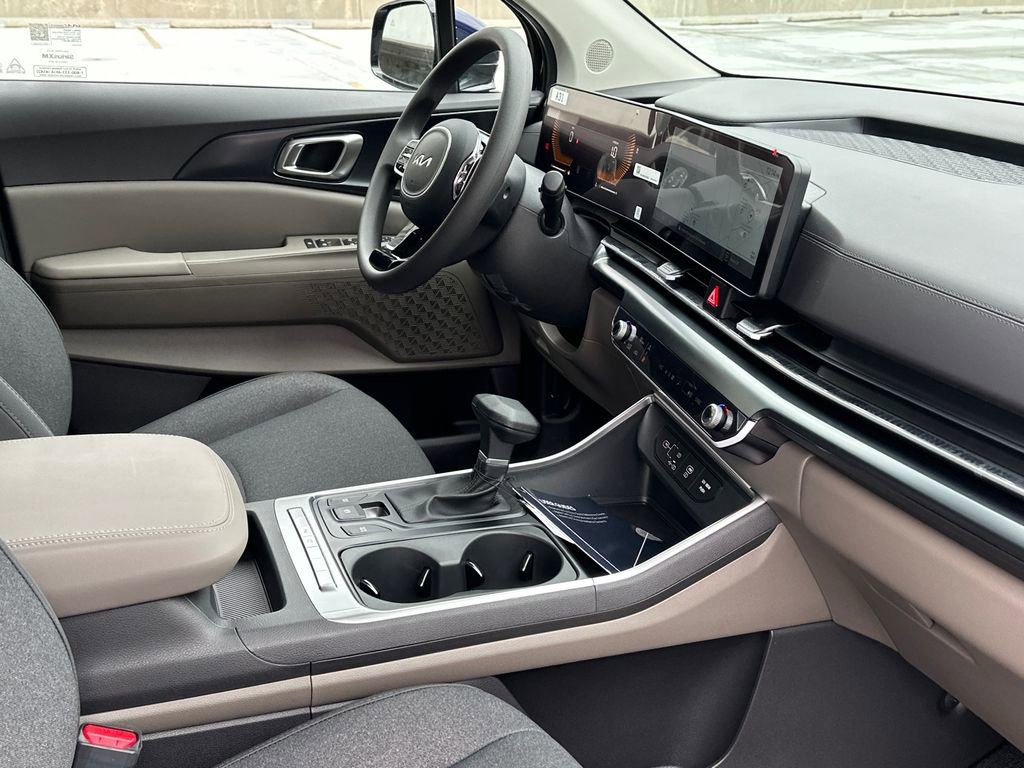 New 2026 Kia Carnival LX FWD image 12