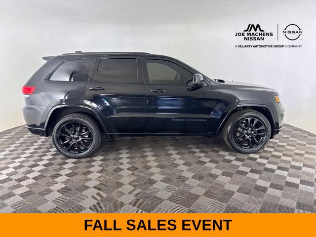 Used 2019 Jeep Grand Cherokee Altitude AWD/4WD image 8