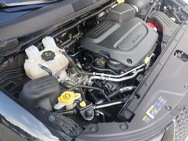 Used 2025 Chrysler Pacifica Select image 51