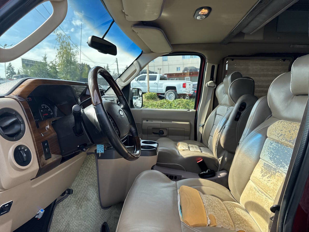 Used 2011 Ford E-150 and Econoline 150 w/ Premium Van Group RWD image 30