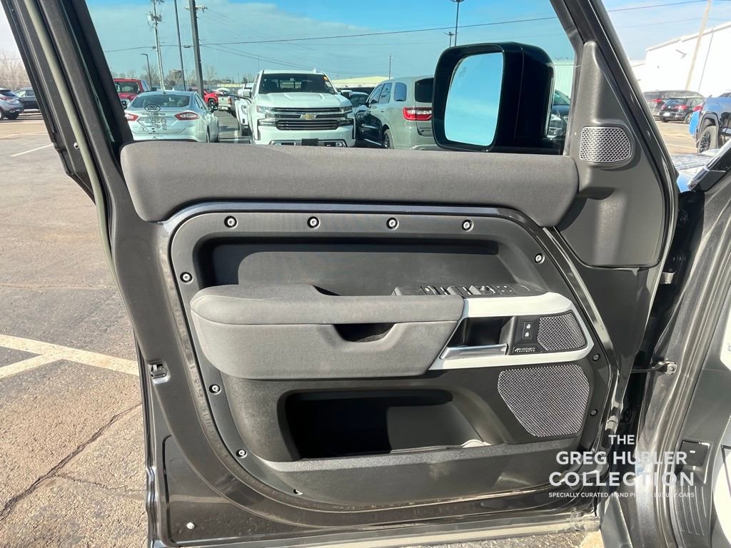 Used 2023 Land Rover Defender 110 SE image 24